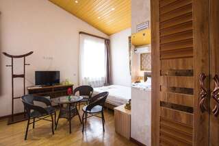 Отель Hotel Garden House Тбилиси Номер Делюкс-8