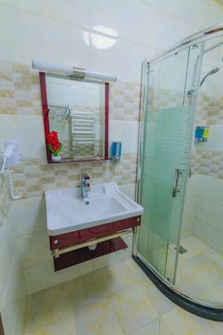 Отель Hotel Garden House Тбилиси Номер Делюкс-18