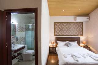 Отель Hotel Garden House Тбилиси Номер Делюкс-3